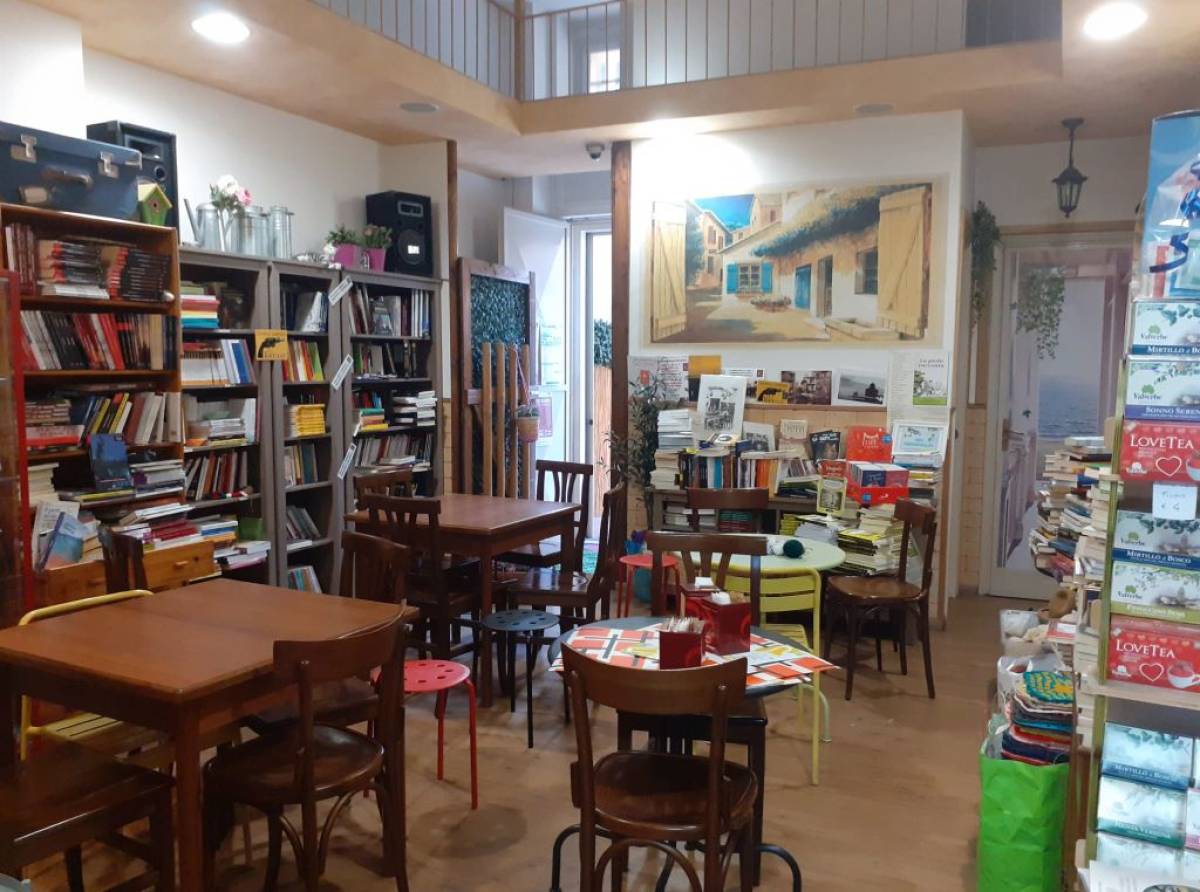 A Torino c'è un pezzo di paese trapiantato in città. E' la Piola libreria di Catia, il luogo che mescola nostalgia e allegria